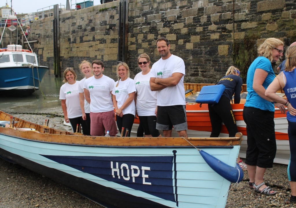 CHSW team ready to row at the 2017 charity gig row