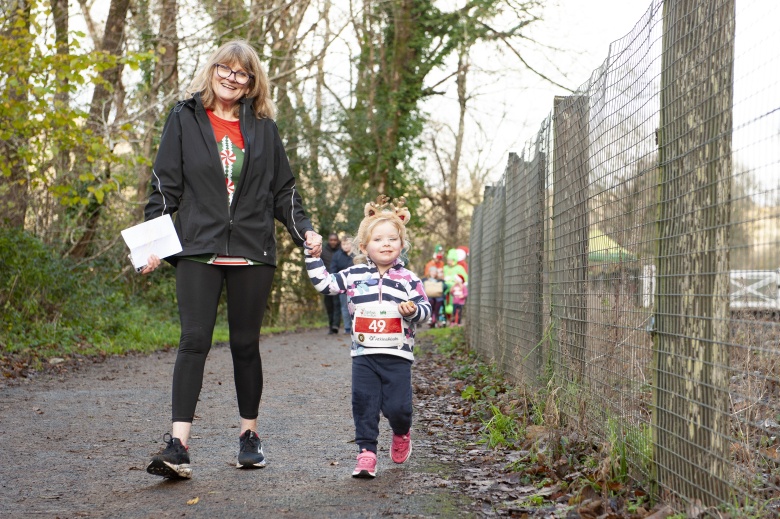 Mum and child running at the santa run