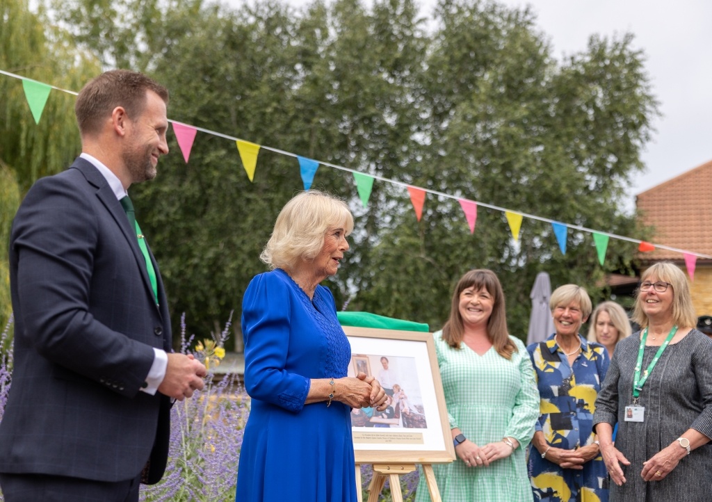 Her Majesty The Queen alongside Phil Morris and Lizzie Farwell 