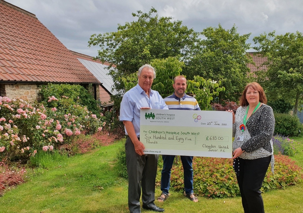 Clevedon-United-present-a-cheque-to-CHSW