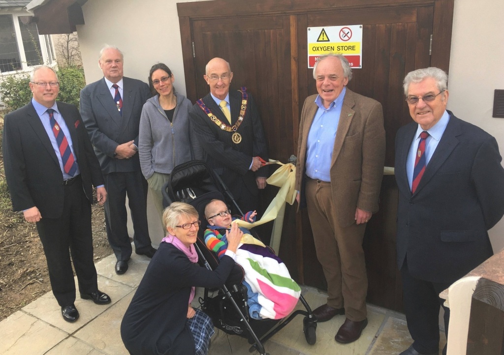 Peter Balsom cuts the ribbon with Henry Dunn, aged 4