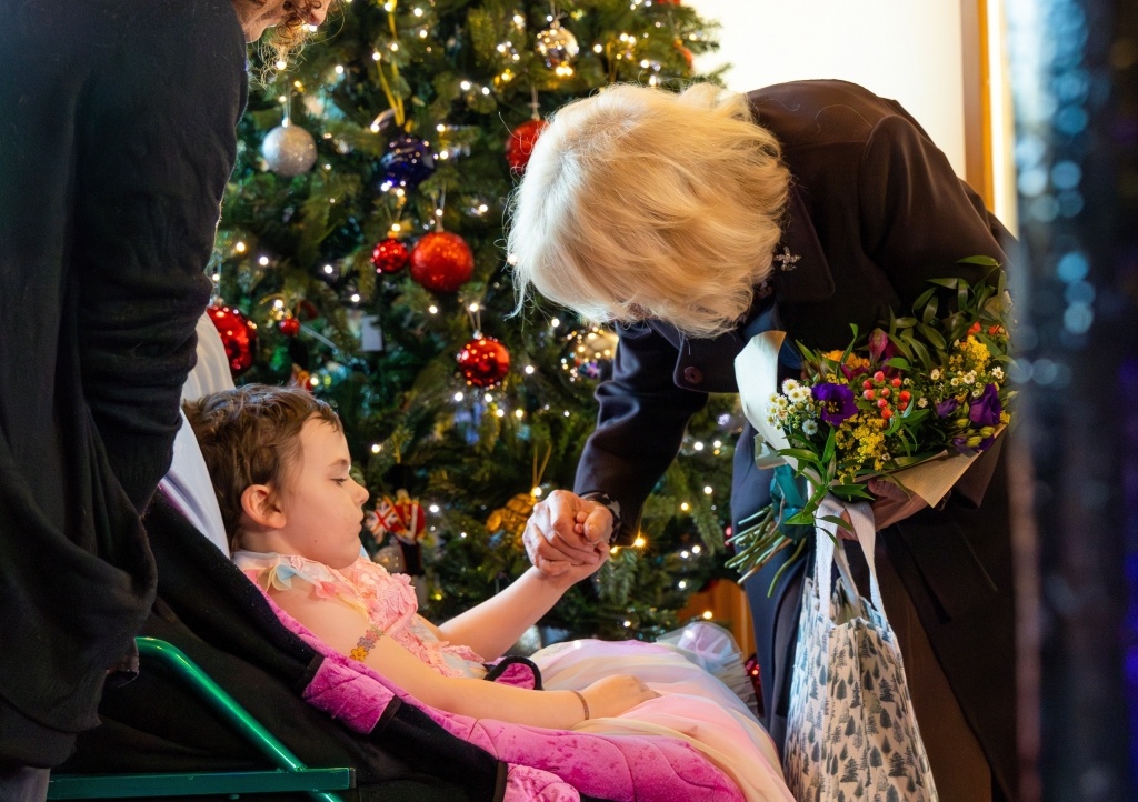 Her Majesty receives a posy