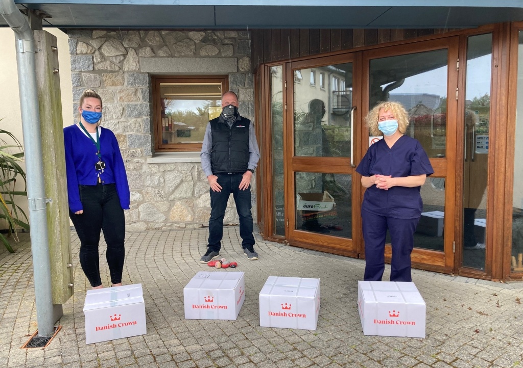 Colleagues from Danish Crown deliver meat and hampers to Little Harbour children's hospice 