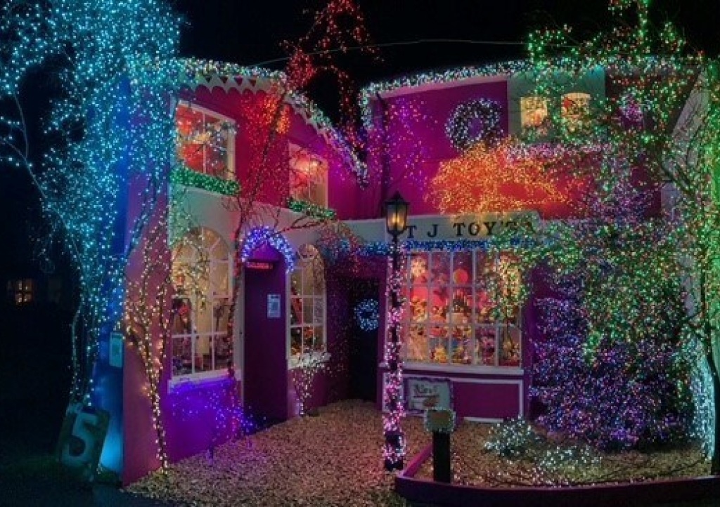 Dance Clubs Lubbock Christmas Eve 2022 Lighting Up Spencer Drive Again This Christmas | Childrens Hospice South  West