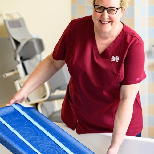 Nurse using a medical bath