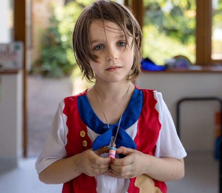 Girl in pirate fancy dress